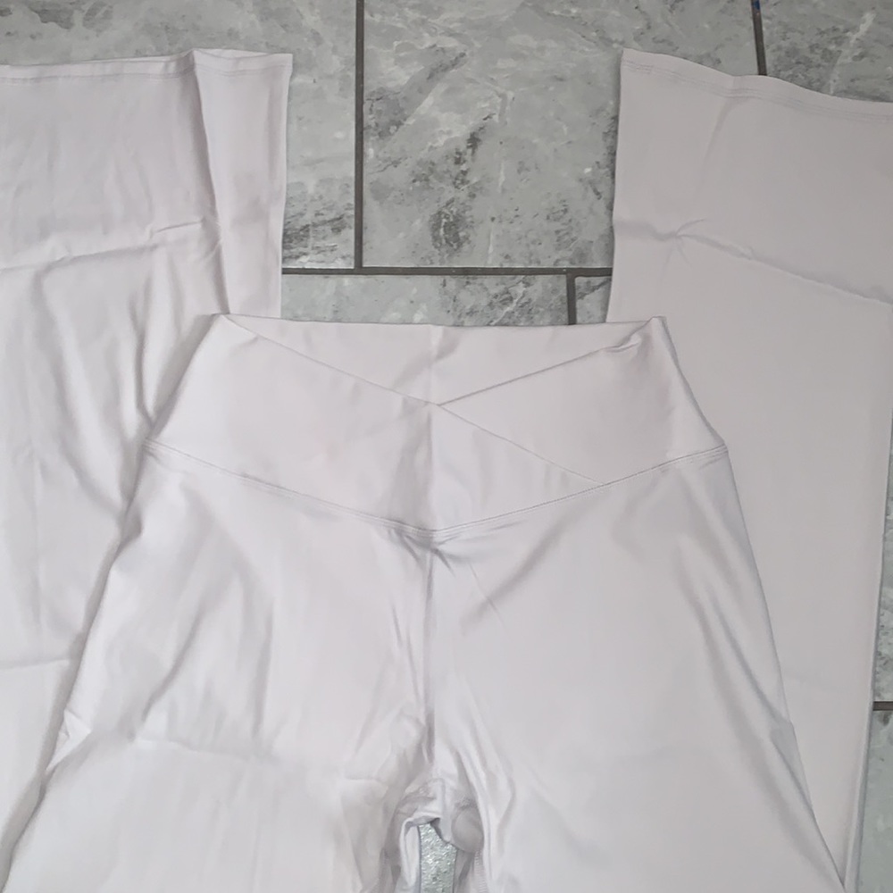 NWT Puedizux  Light Grey/ Cream Crossover Leggings